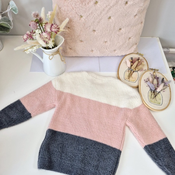 LOVE Cardigan - Picture 2 of 4